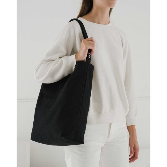 BAGGU Handbags - NEW. Baggu Zip Duck Bag Vertical. NWT